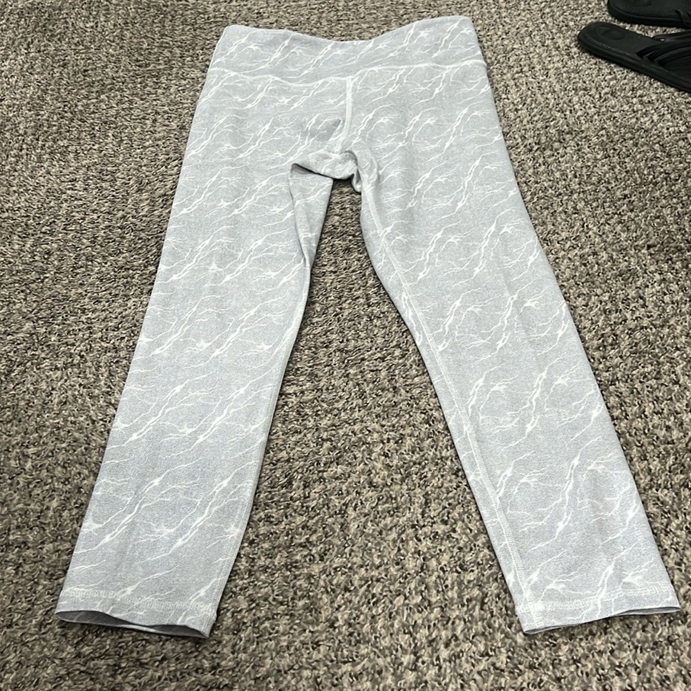 Zyia size 8-10 lined gray and white leggings.  7/8 length.